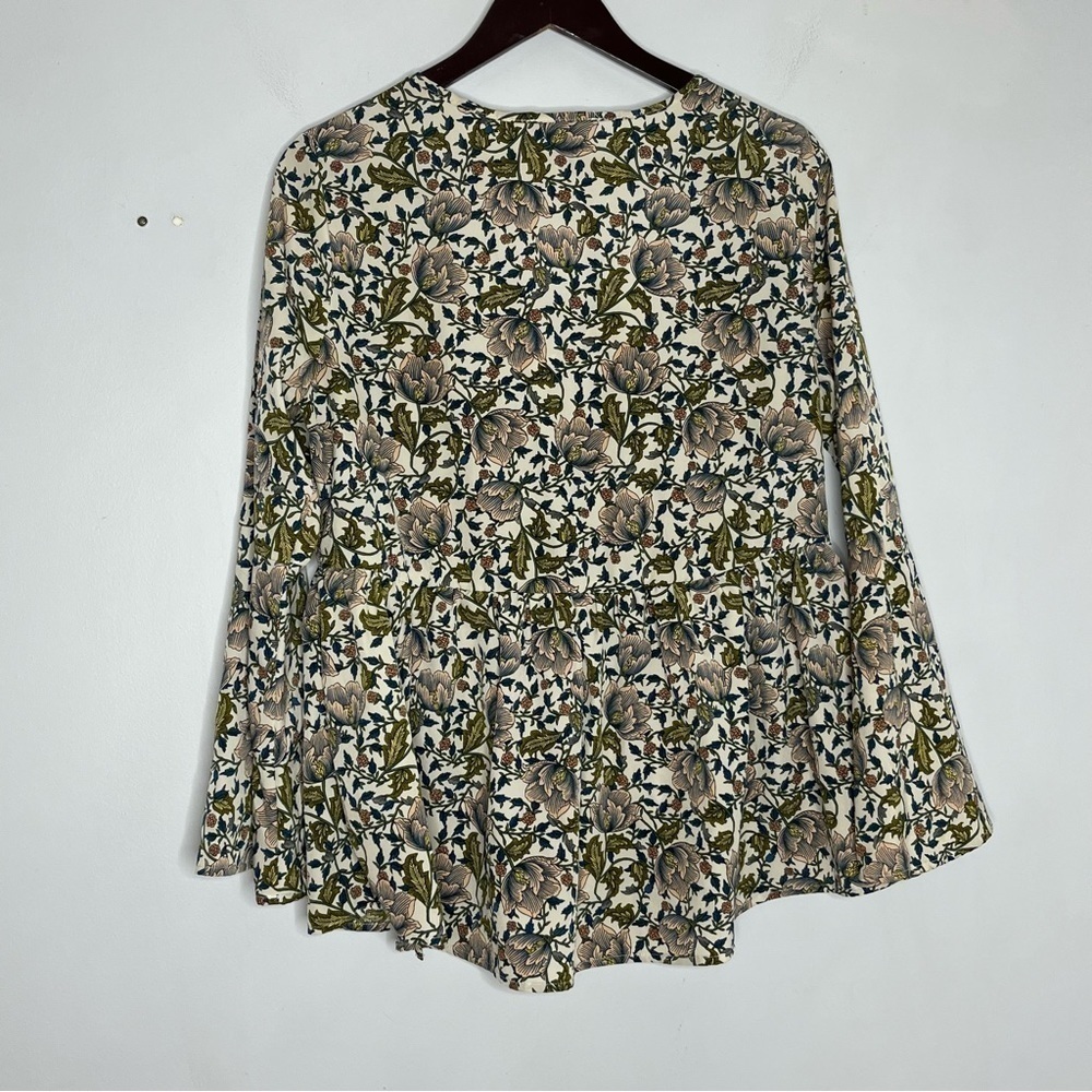 Signature Studio Size Medium Bell Sleeve Floral Flowy Blouse - Picture 5 of 5